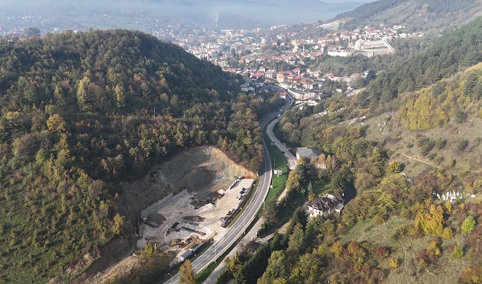 Veliko gradilište osvanulo na ulazu u stari dio Travnika, javnost podijeljena