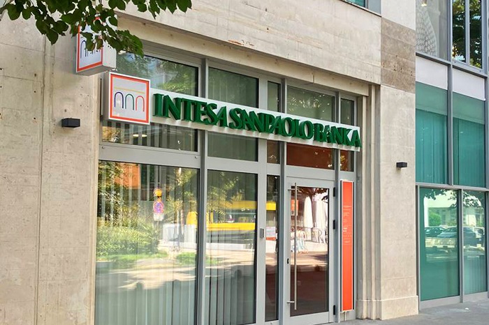 Intesa Sanpaolo Banka gasi reklamnu rasvjetu širom BiH  